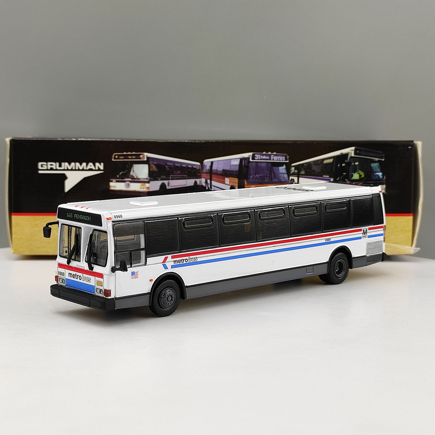 Vintage Collectible Model Cars - ダイキャスト IR 1:87スケール ヴィンテージバス 長距離バス 1980年