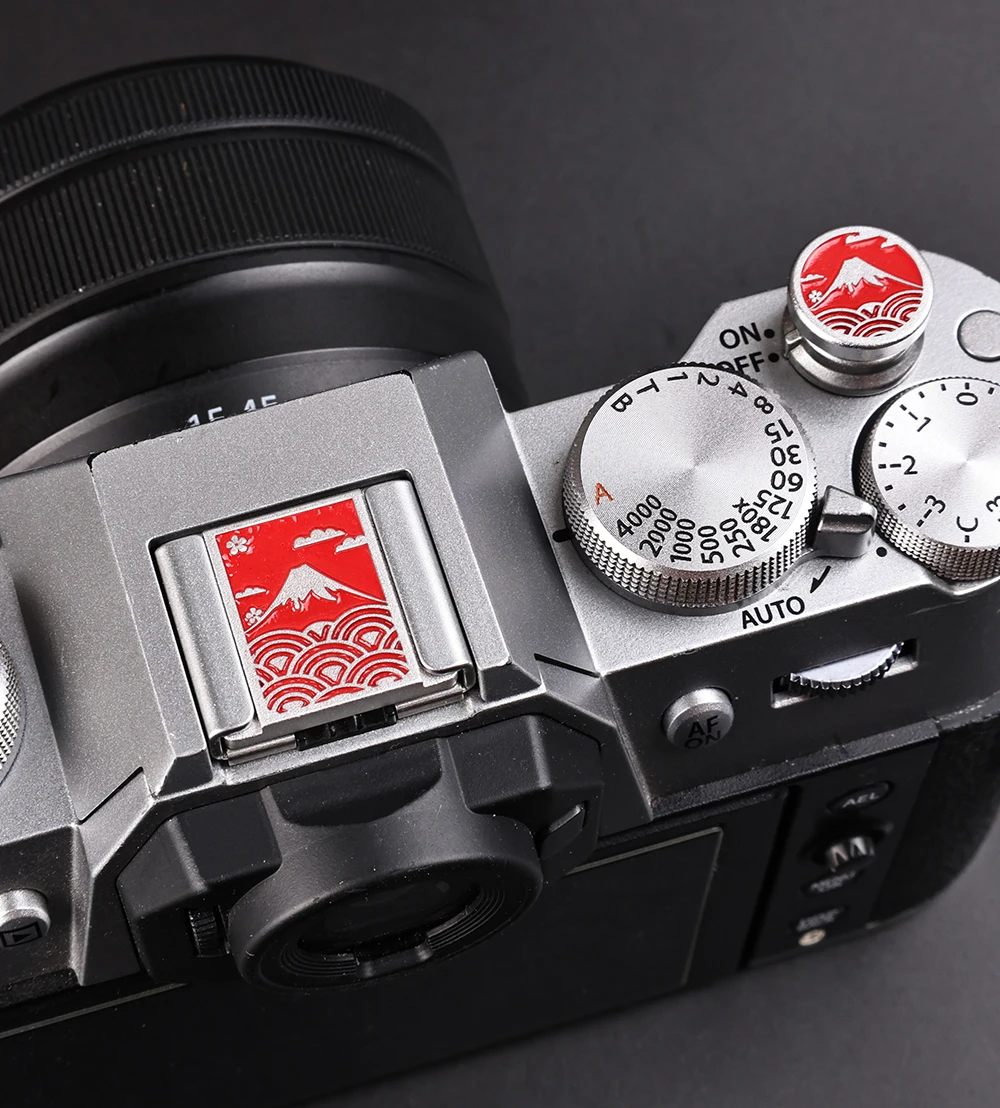 アルミ合金ホットシューカバー & シャッターネジボタンセット - Lens Cap Vintage のレビューと価格