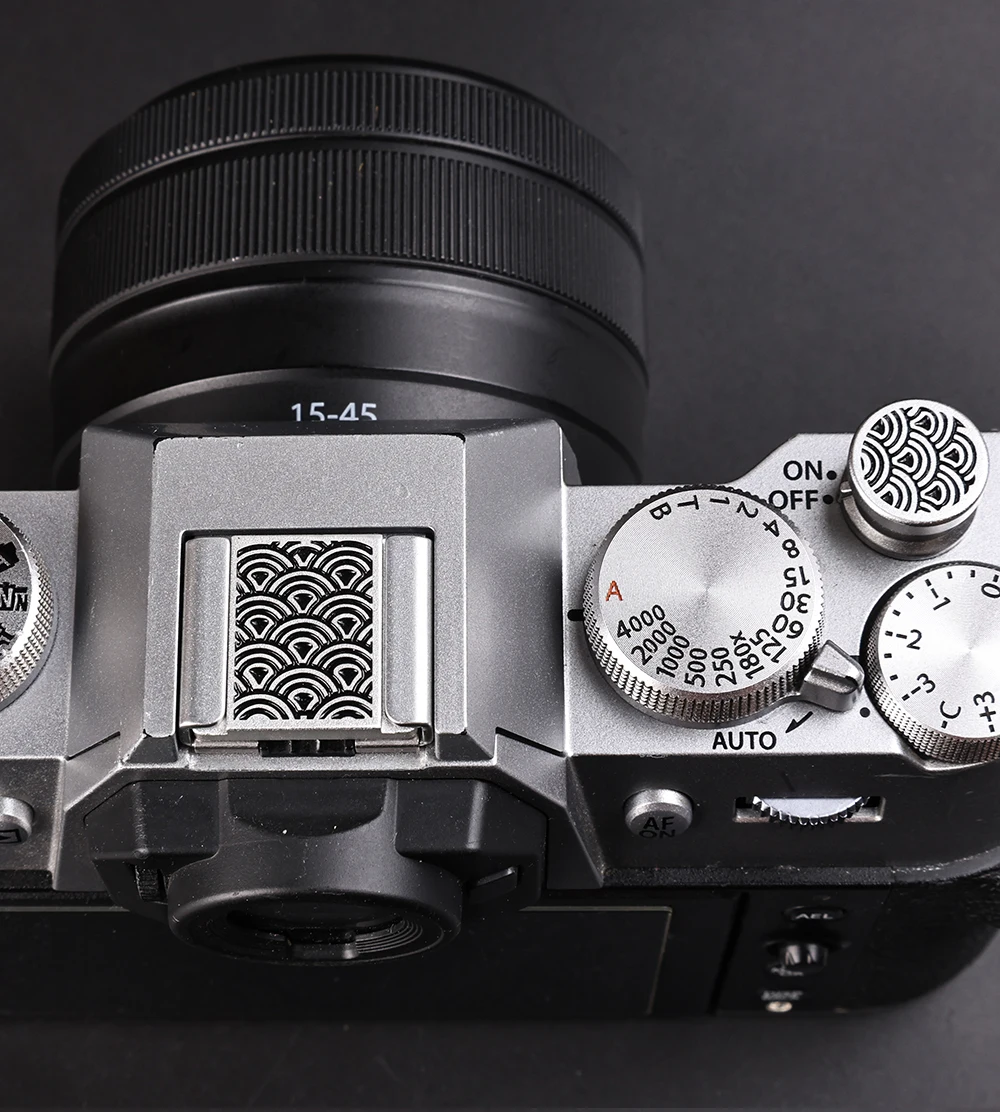アルミ合金ホットシューカバー & シャッターネジボタンセット - Lens Cap Vintage のレビューと価格